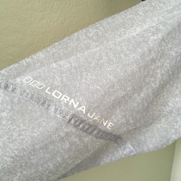 Lorna Jane light weight athletic jacket size xs - Picture 3 of 8